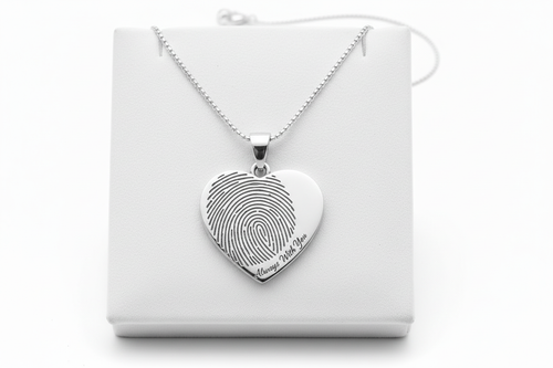 Collier Elia sur présentoir blanc